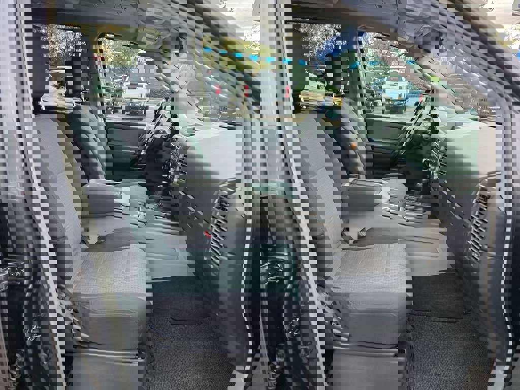 Used 2004 Nissan Titan SE image 21