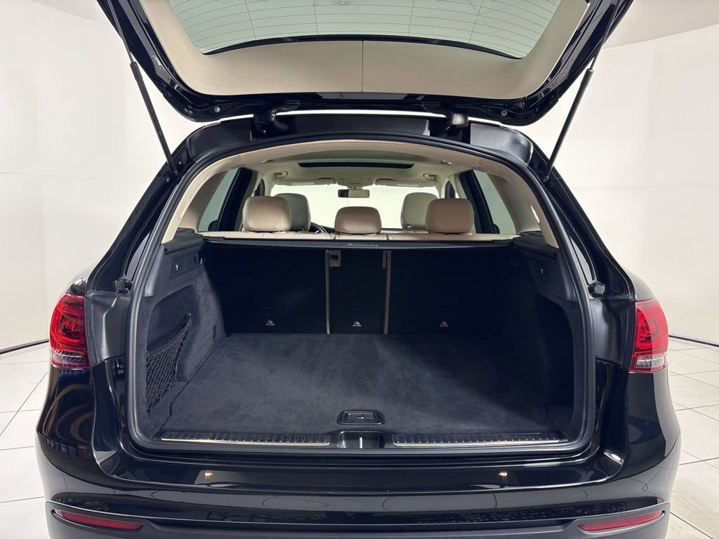 Used 2020 Mercedes-Benz GLC 300 4MATIC w/ Premium Package image 28