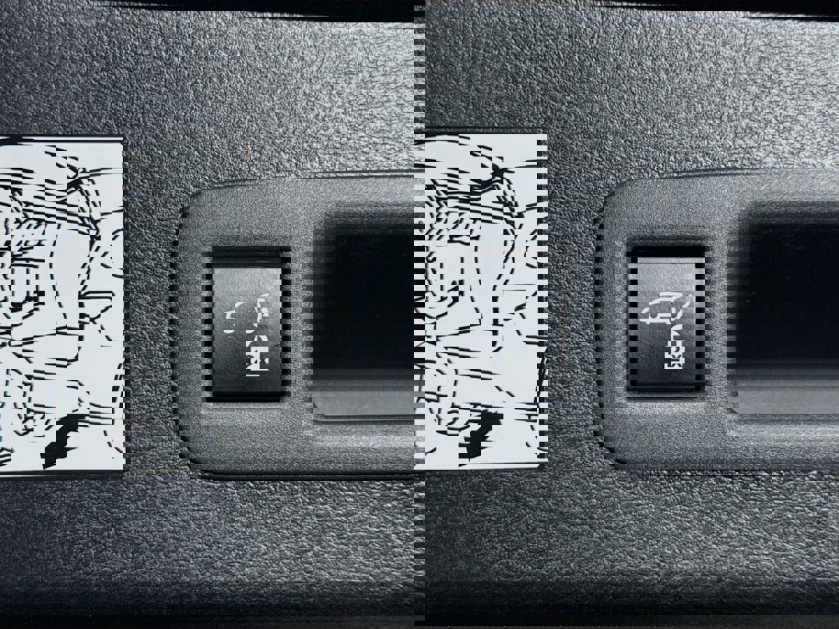 Used 2024 Toyota Sienna XLE image 31