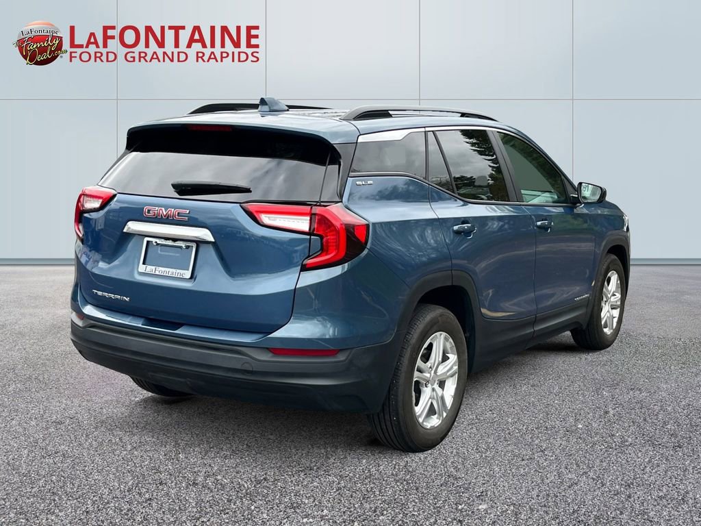 Used 2024 GMC Terrain SLE w/ Driver Convenience Package FWD image 7