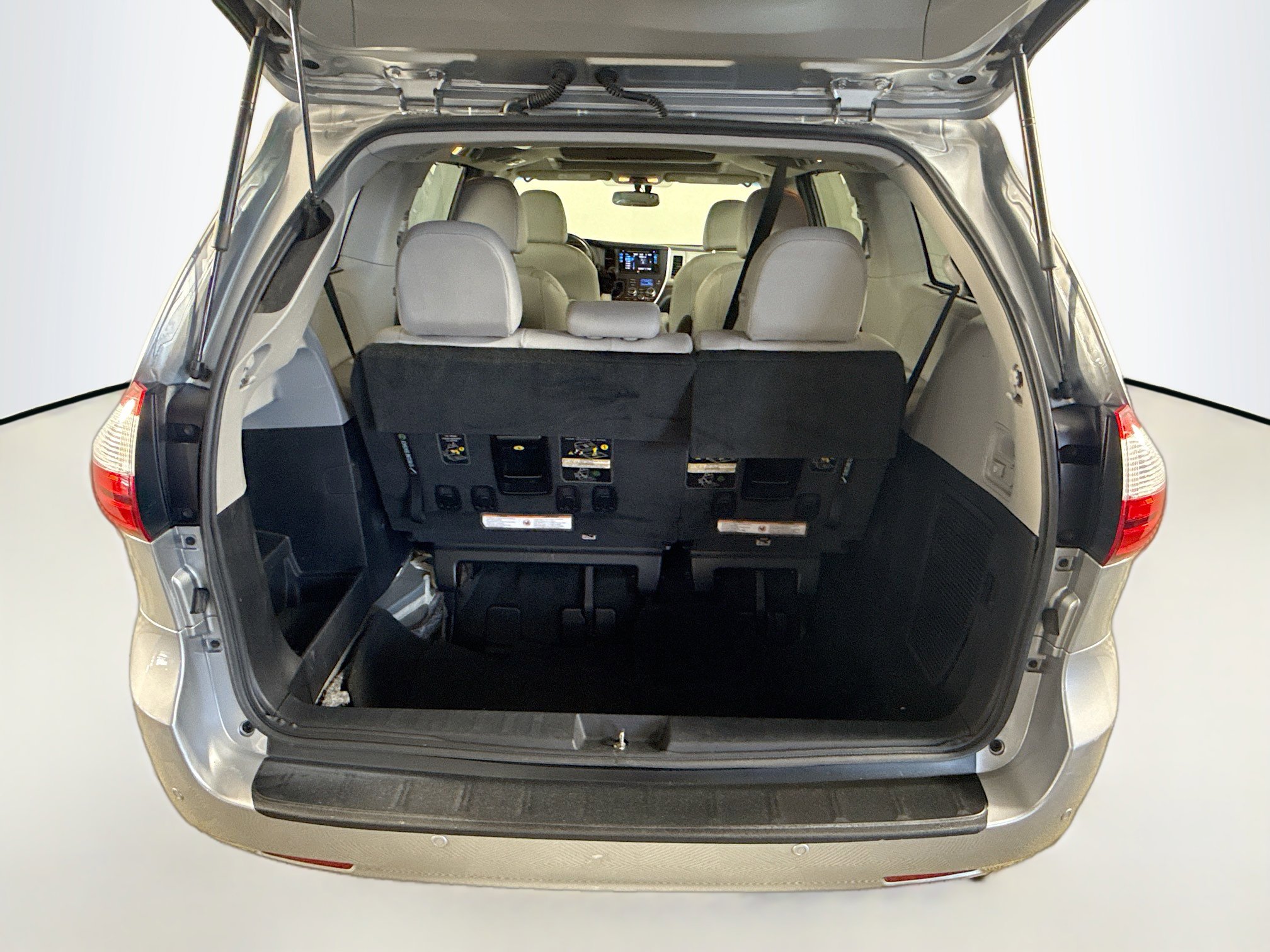 Used 2017 Toyota Sienna Limited Premium image 33