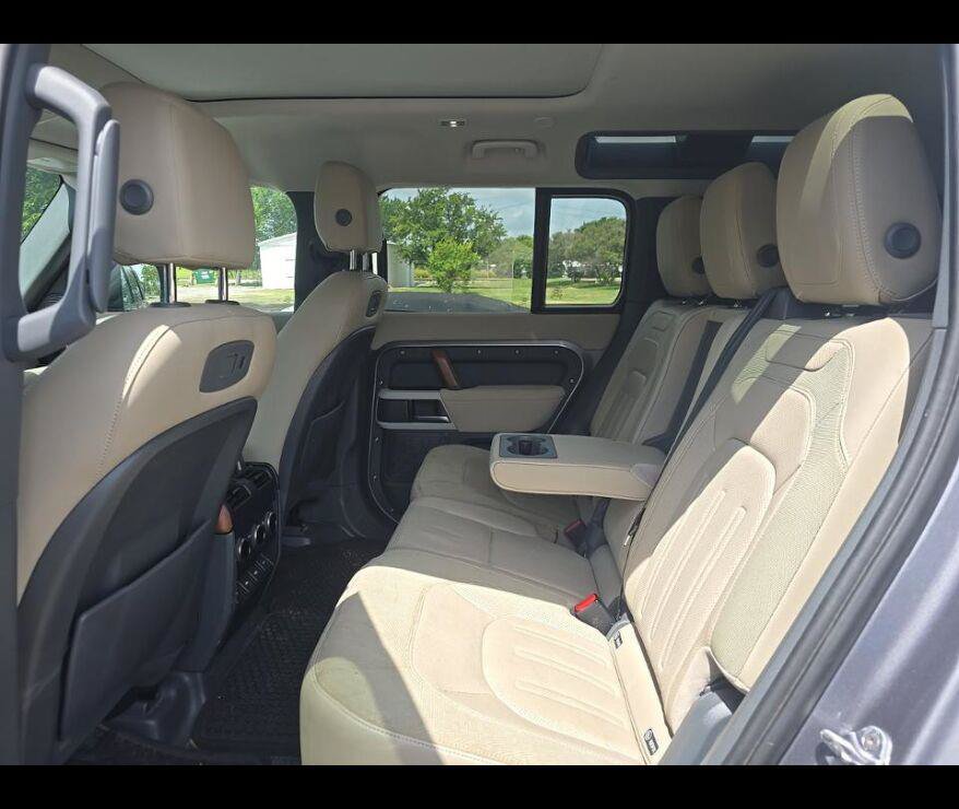 Used 2020 Land Rover Defender 110 SE AWD/4WD image 7