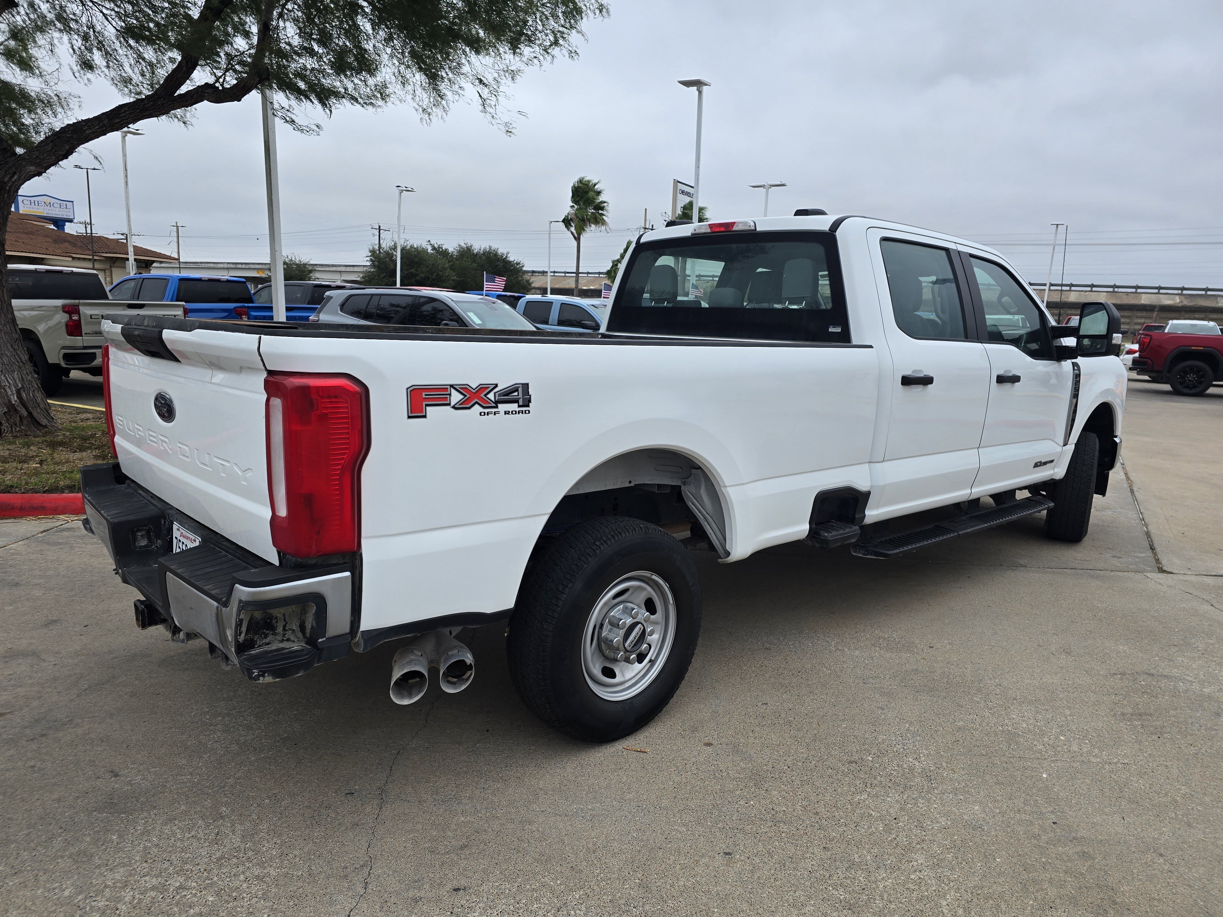Used 2023 Ford F250 XL w/ FX4 Off-Road Package image 3