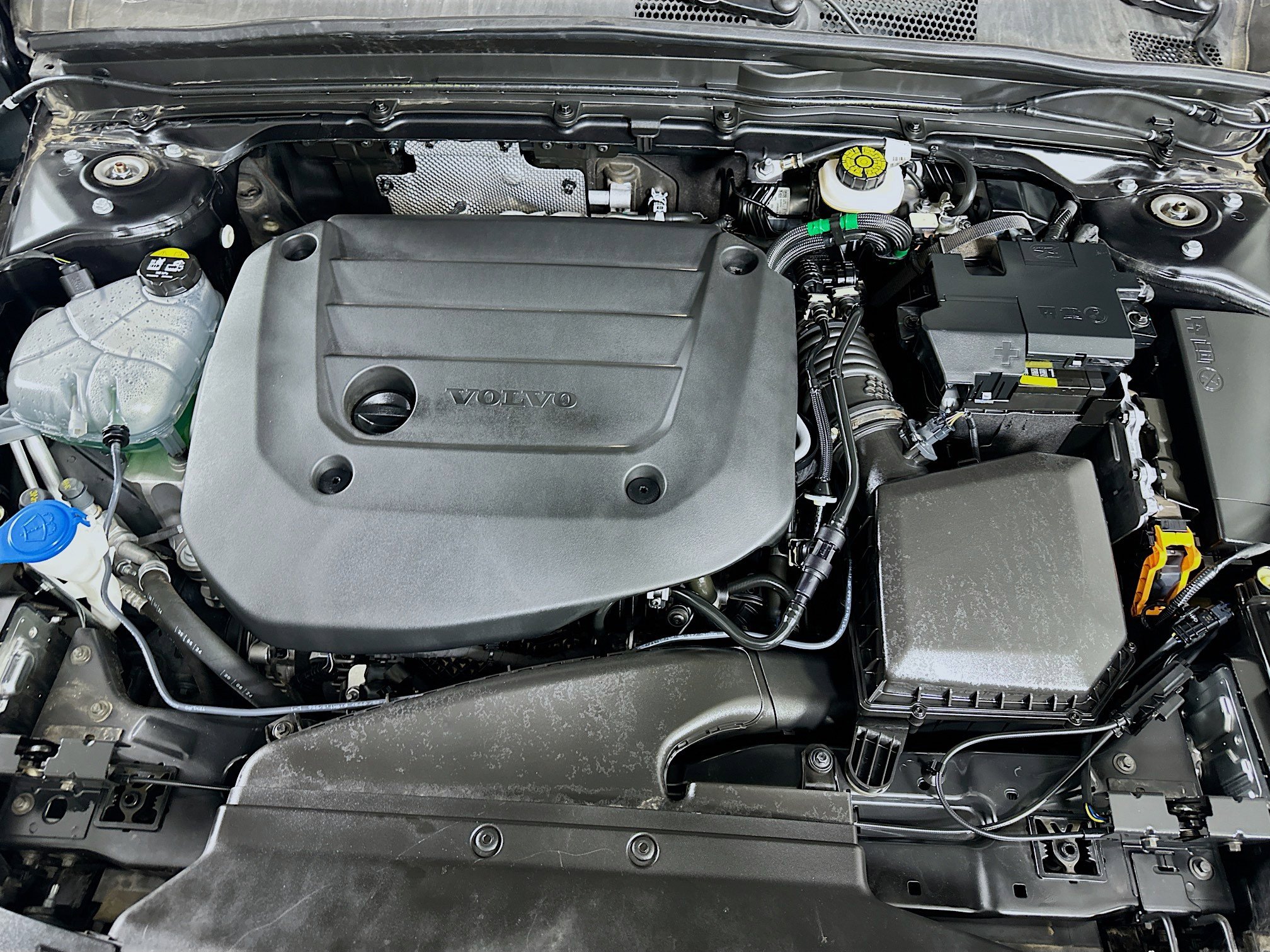 Used 2025 Volvo XC40 B5 Plus image 34