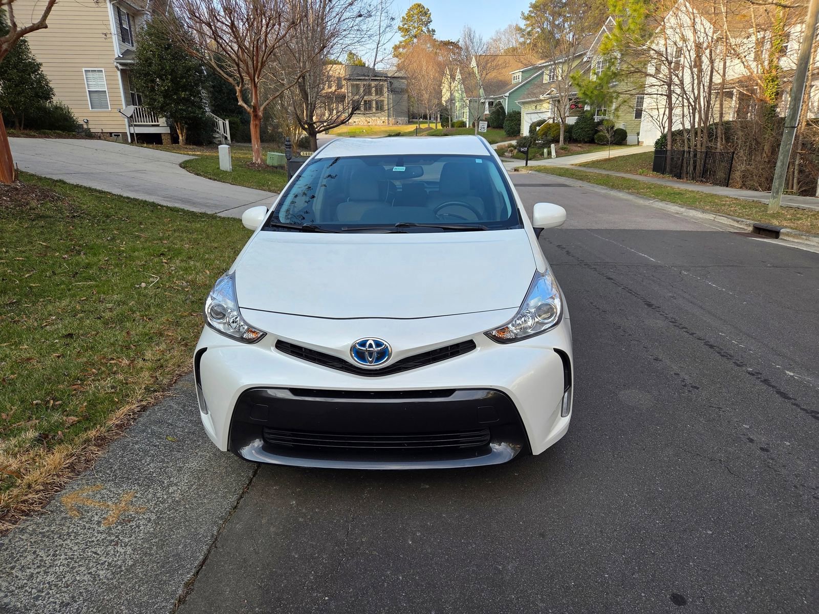 Used 2016 Toyota Prius V Four FWD image 12