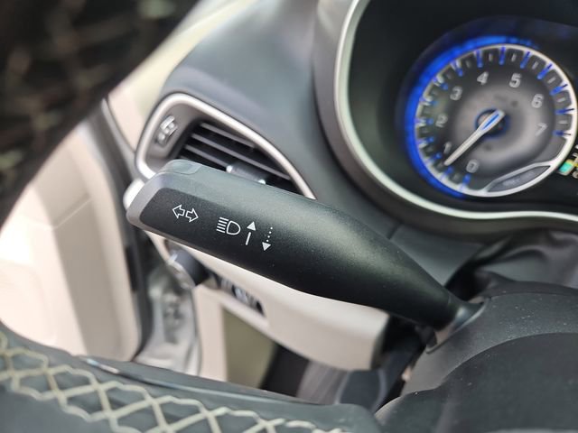 Used 2024 Chrysler Pacifica Touring-L image 29