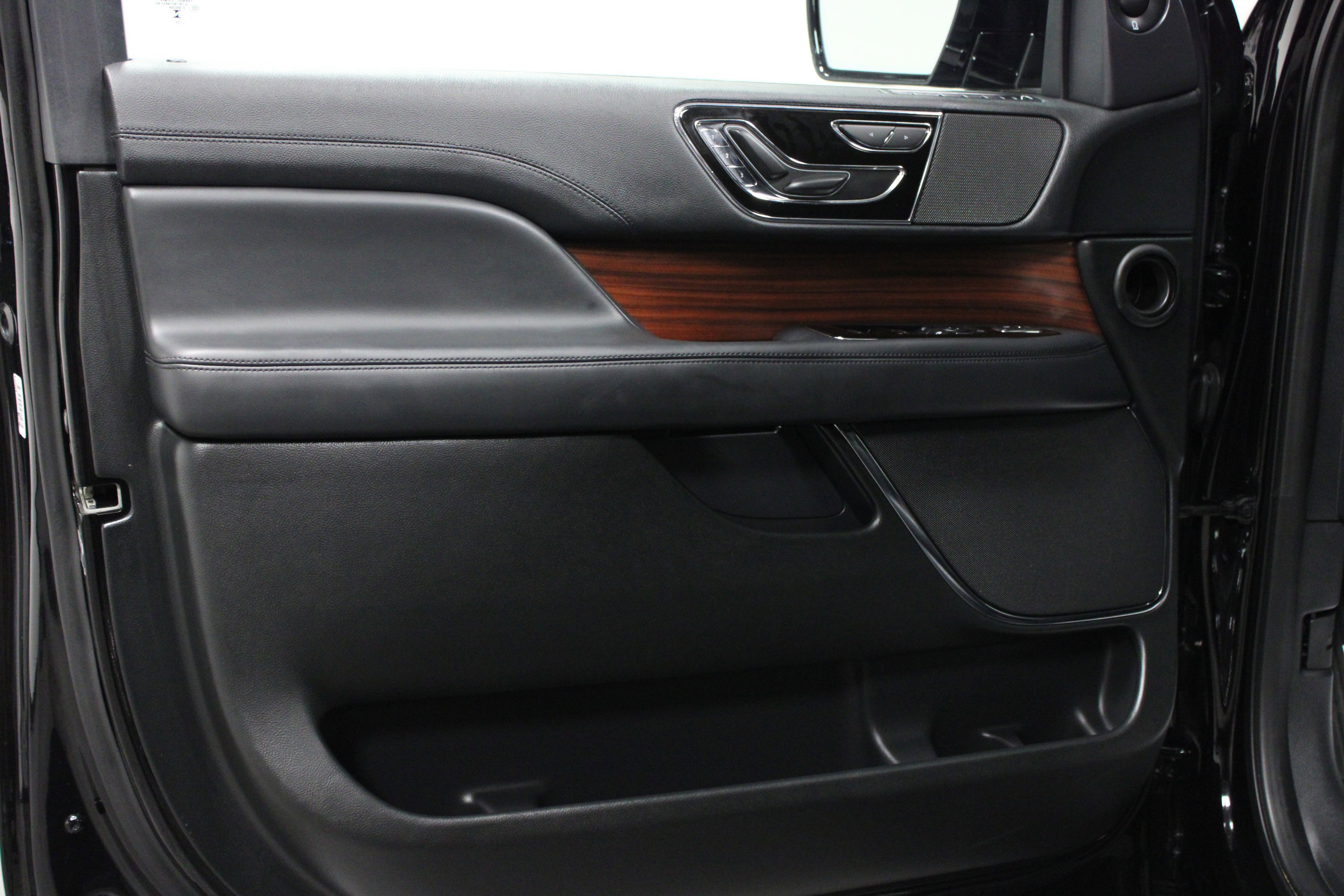 Used 2023 Lincoln Navigator L 2WD image 11