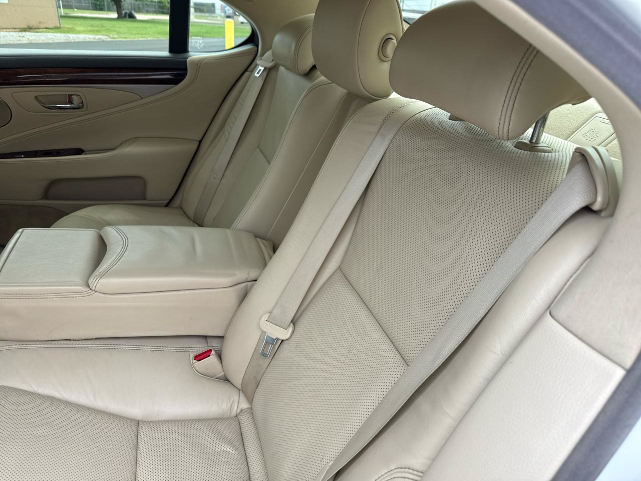 Used 2013 Lexus LS 460 w/ Comfort Pkg RWD image 47