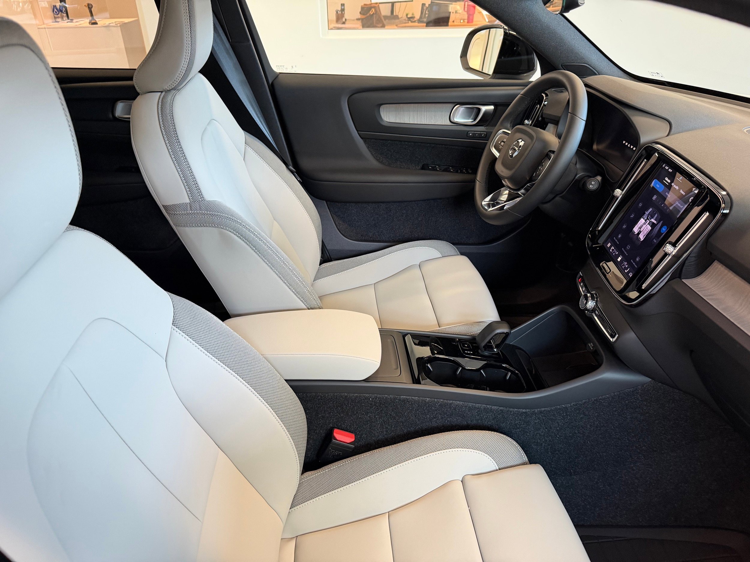 New 2026 Volvo EX40 Plus w/ Climate Package RWD image 26