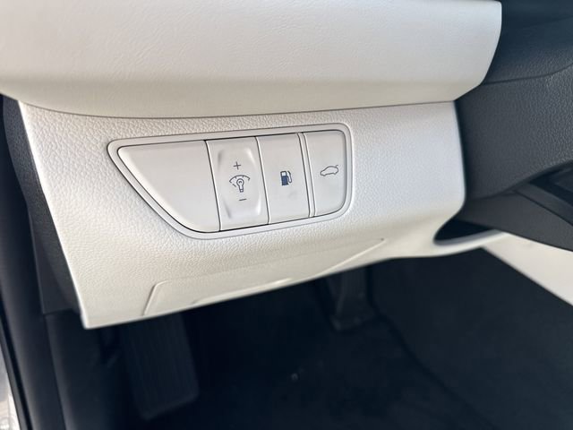 Used 2025 Genesis G70 2.5T image 19