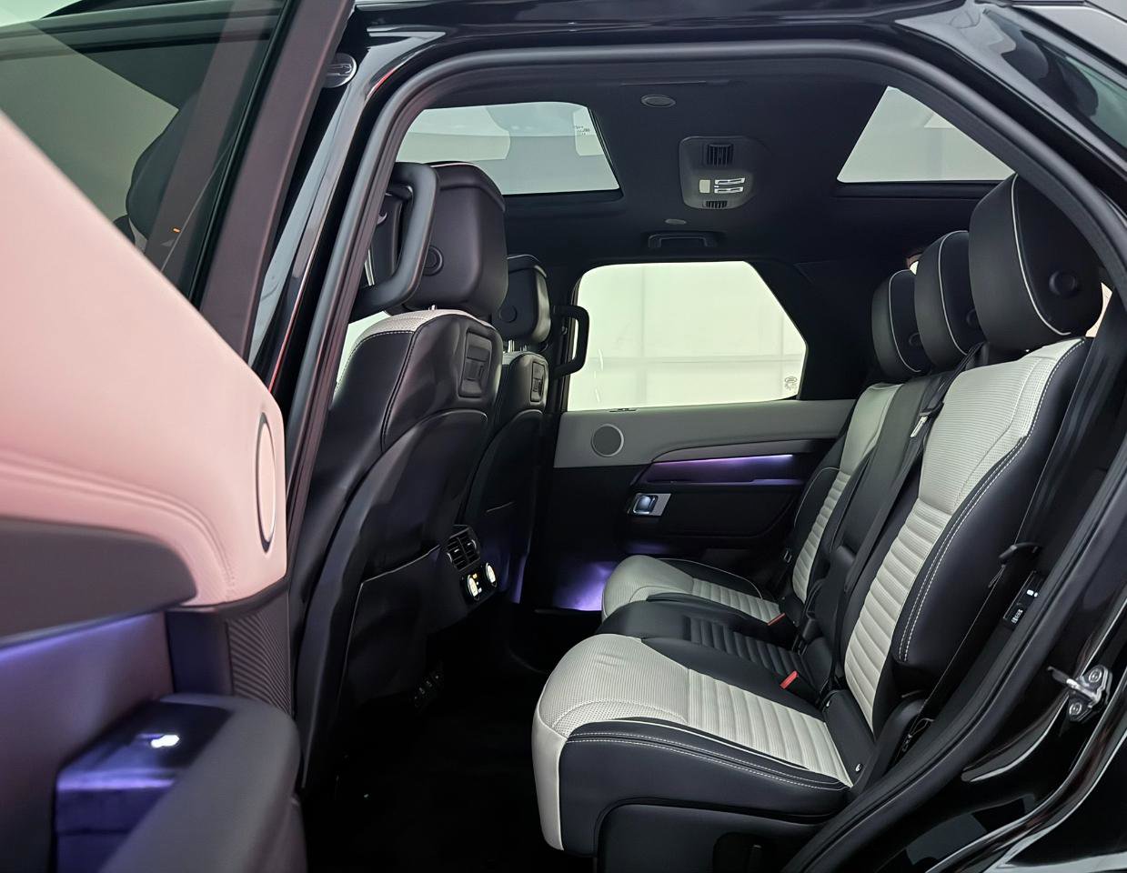 Used 2022 Land Rover Discovery HSE R-Dynamic image 22