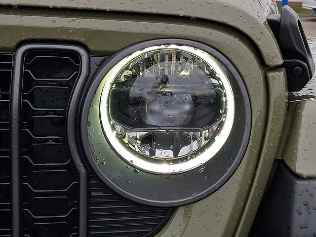 Used 2025 Jeep Gladiator Sport image 9