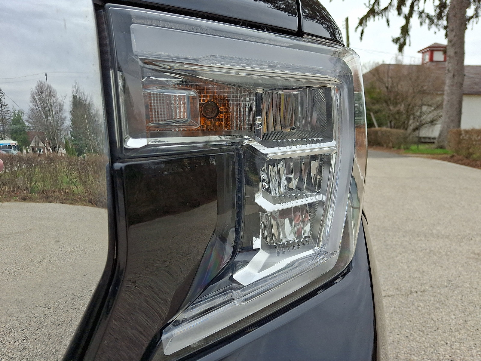 Used 2020 GMC Sierra 1500 SLE w/ X31 Off-Road Package image 9