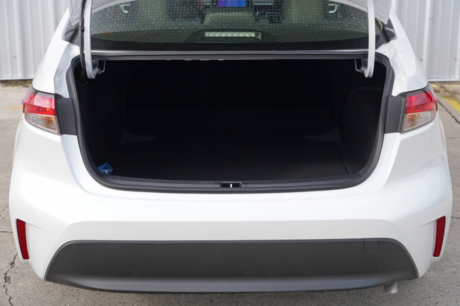 Used 2025 Toyota Corolla LE image 8