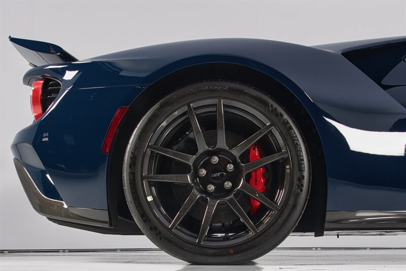 Used 2020 Ford GT Carbon Series RWD image 12