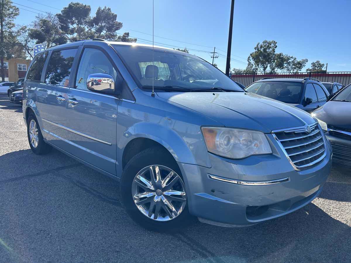Used 2010 Chrysler Town & Country Limited FWD image 4
