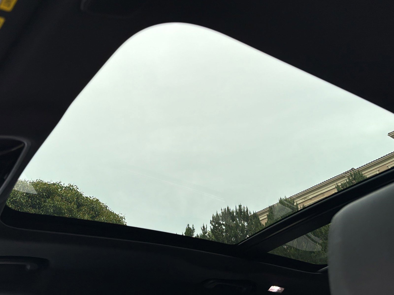 Used 2026 Land Rover Range Rover Velar Dynamic SE image 16