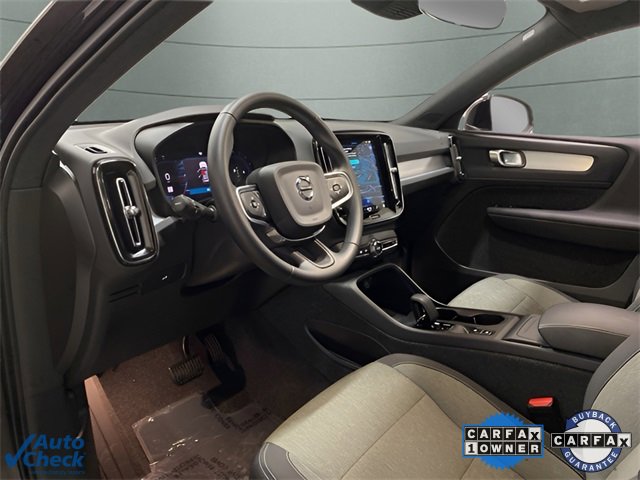 Used 2025 Volvo XC40 B5 Core image 57