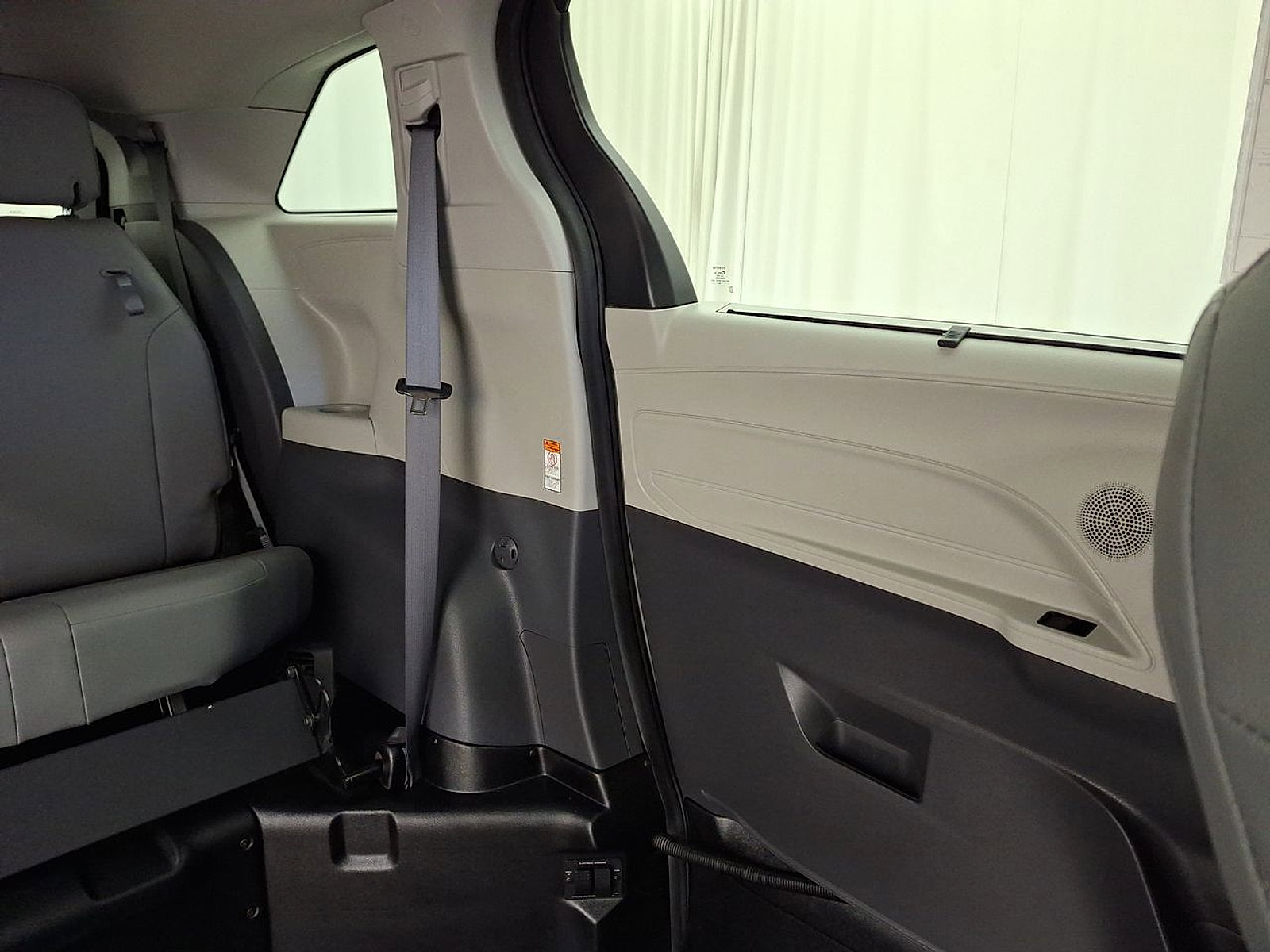 Used 2022 Toyota Sienna XLE FWD image 14