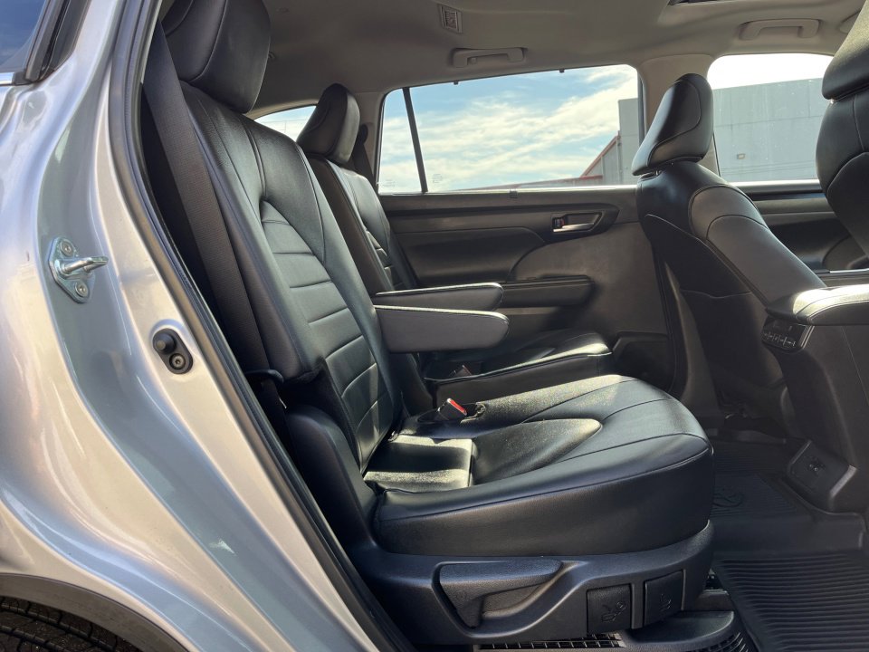 Certified 2025 Toyota Highlander XLE image 32