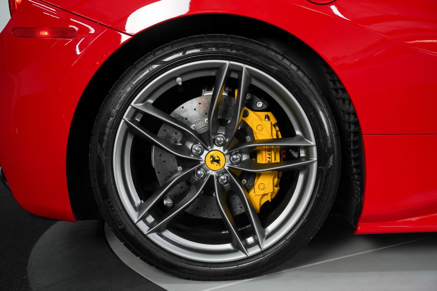 Used 2017 Ferrari 488 GTB RWD image 25