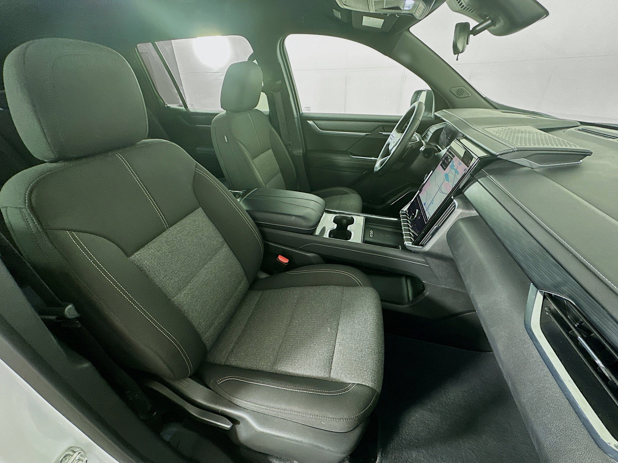 Used 2025 GMC Acadia Elevation image 33