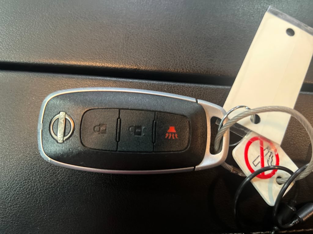 Used 2024 Nissan Rogue S FWD image 31