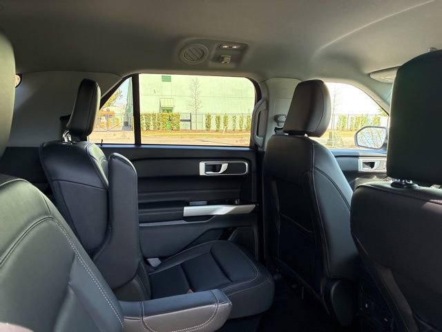 Used 2024 Ford Explorer XLT w/ Equipment Group 202A image 27