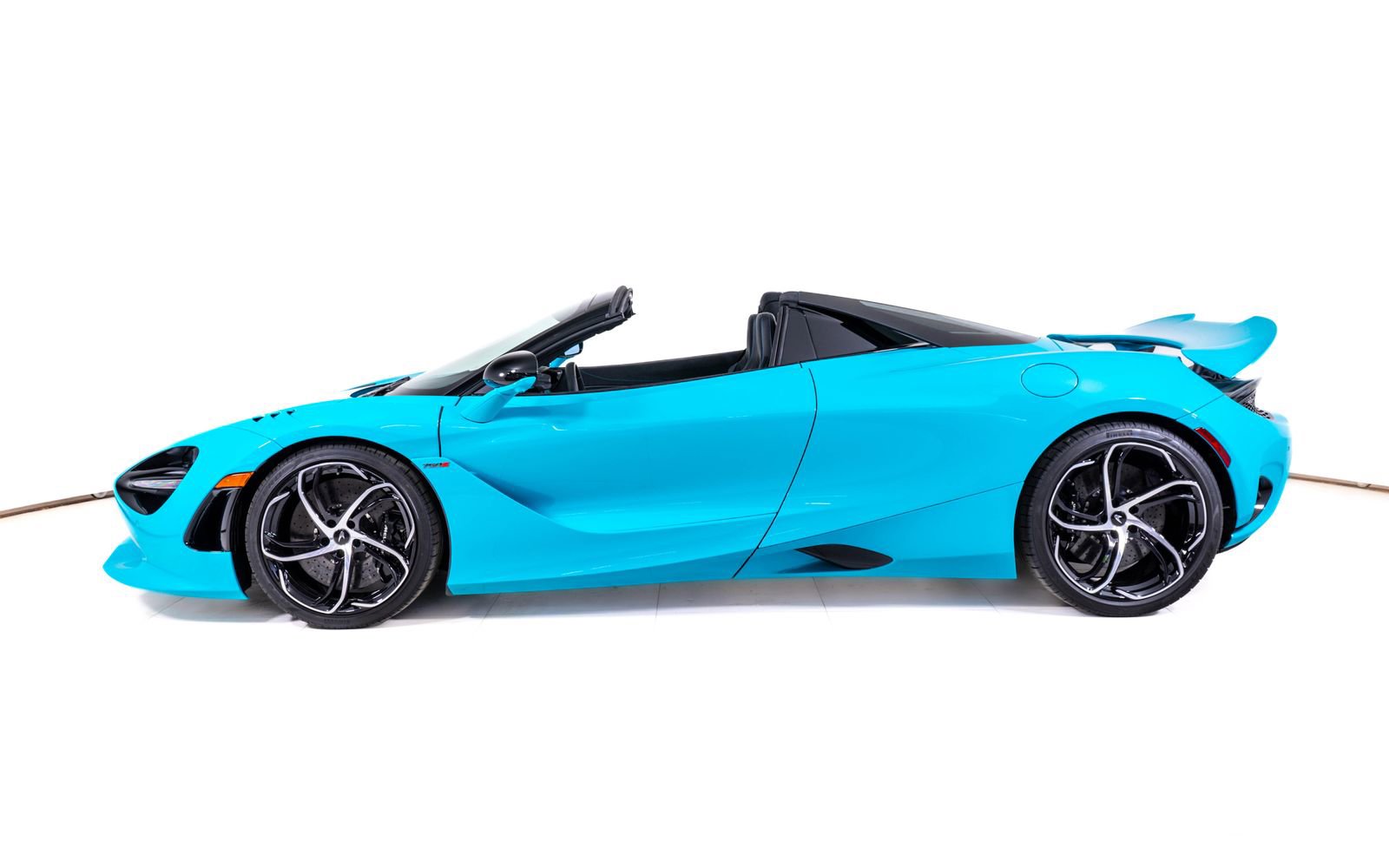 Used 2026 McLaren 750S Spider RWD image 2