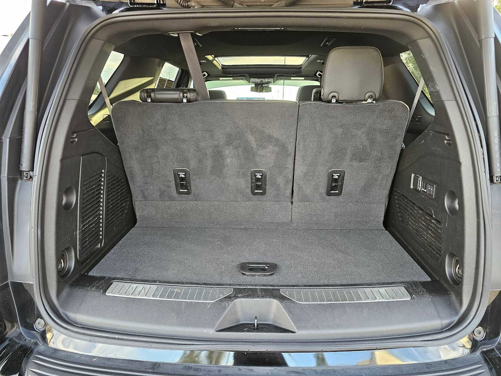 Used 2024 Chevrolet Tahoe Z71 w/ Luxury Package image 14