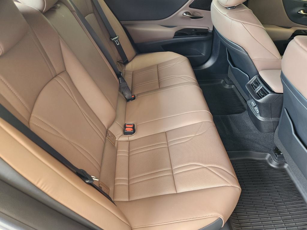 Certified 2023 Lexus ES 300h Ultra Luxury w/ Accessory Package (Z2) FWD image 31
