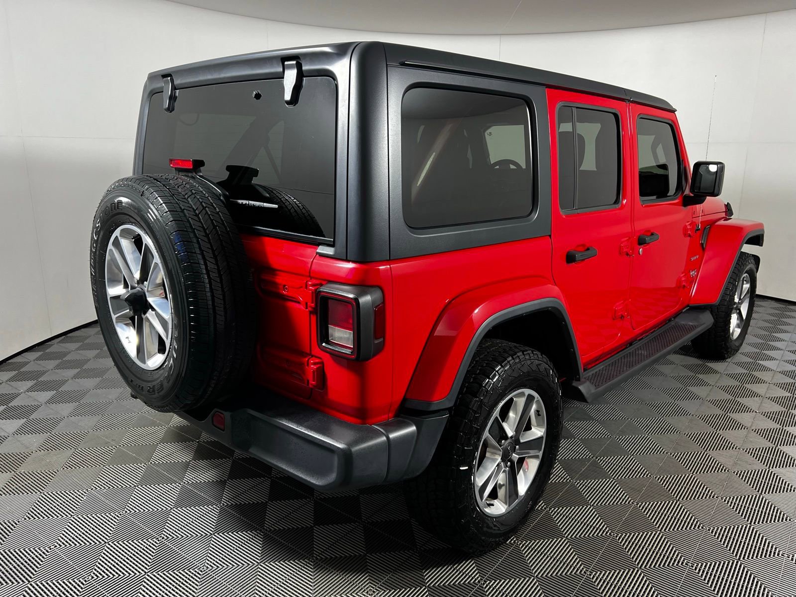 Used 2020 Jeep Wrangler Unlimited Sahara image 5