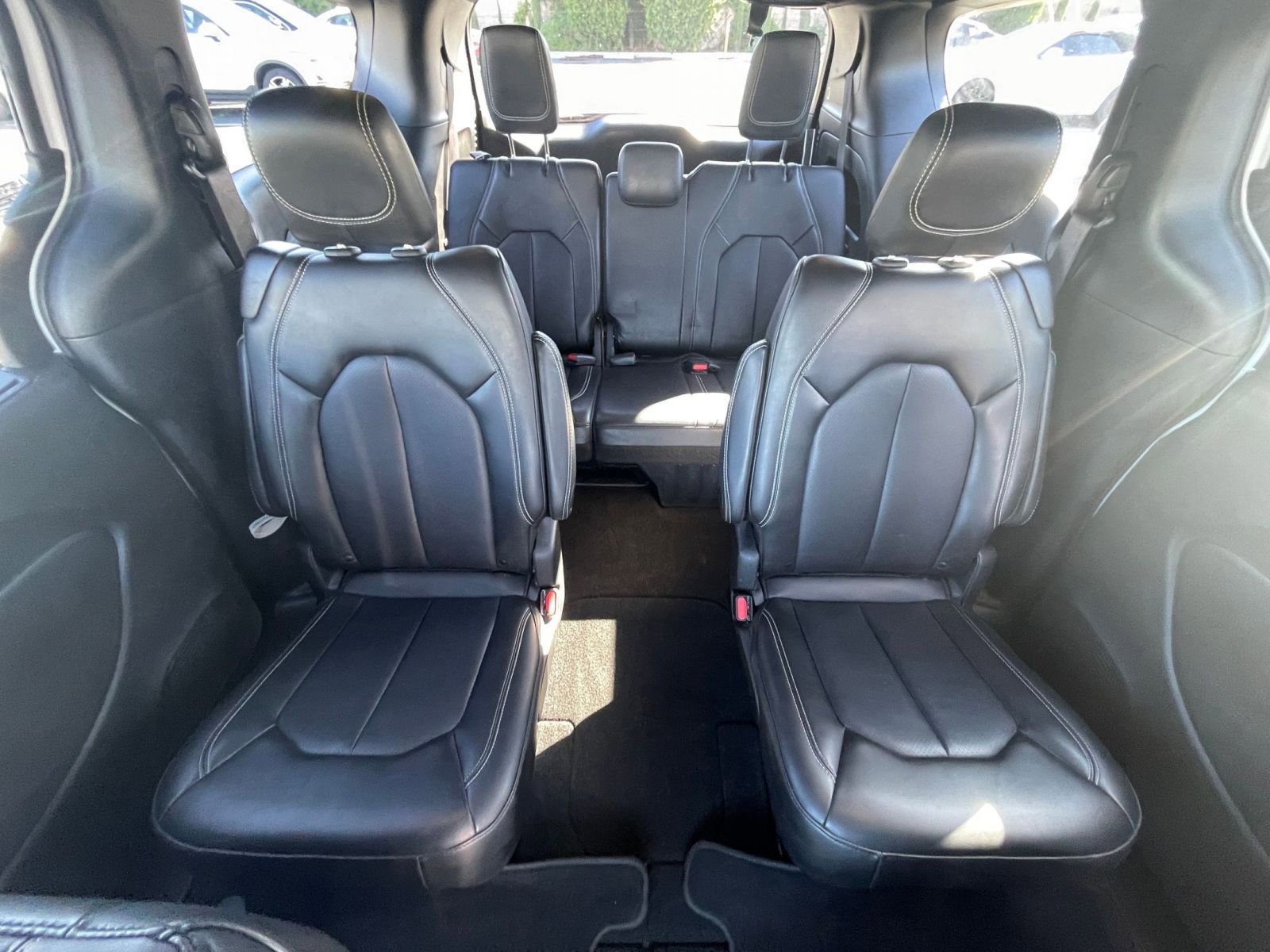 Used 2025 Chrysler Pacifica Select image 35