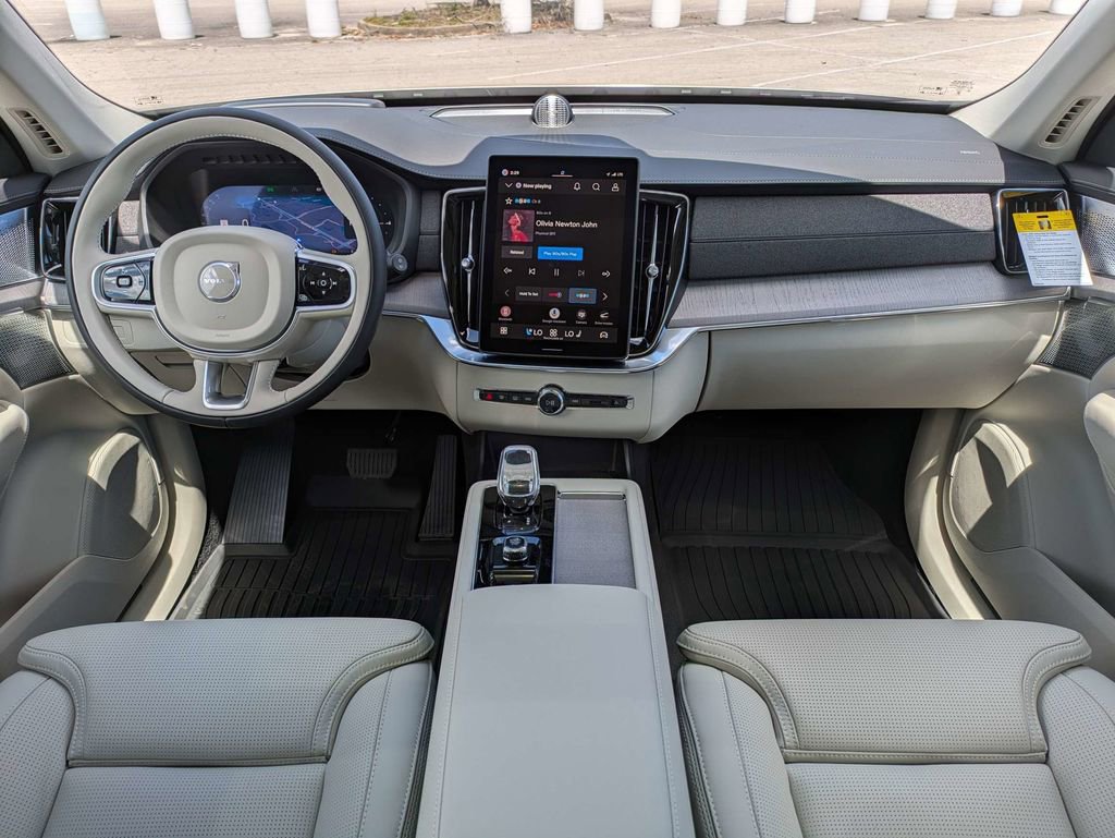 New 2026 Volvo XC90 T8 Ultra w/ Protection Package Premier AWD/4WD image 24