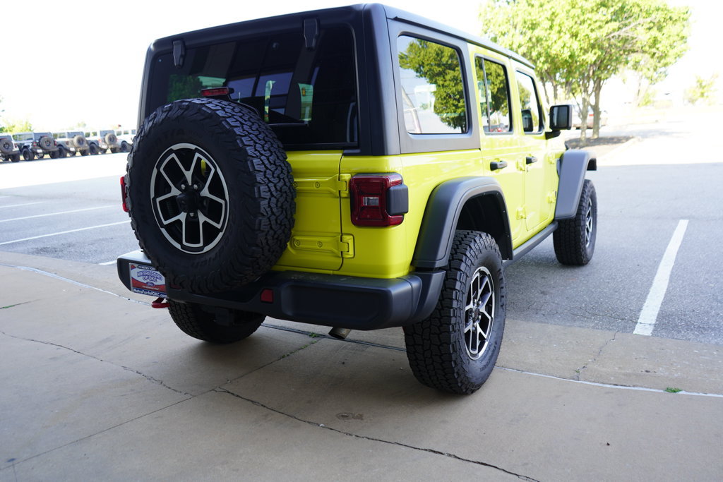 Used 2024 Jeep Wrangler Unlimited Rubicon AWD/4WD image 11
