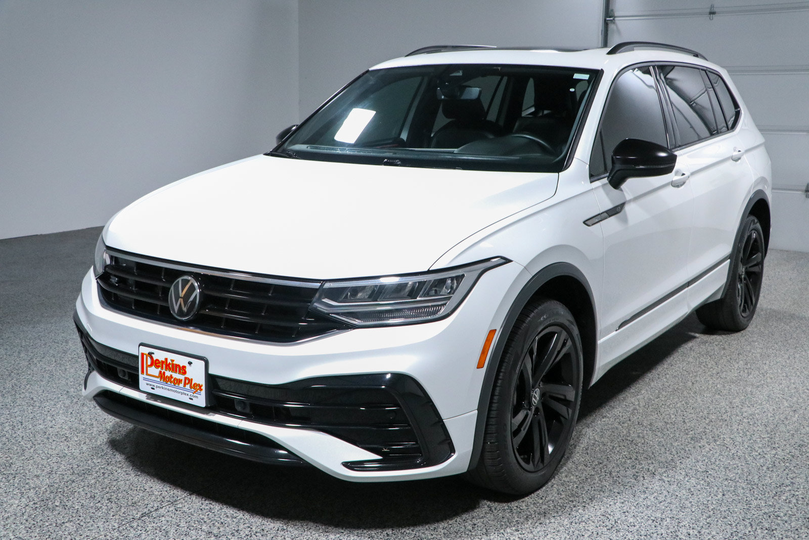 Used 2023 Volkswagen Tiguan SE R-Line AWD/4WD image 31