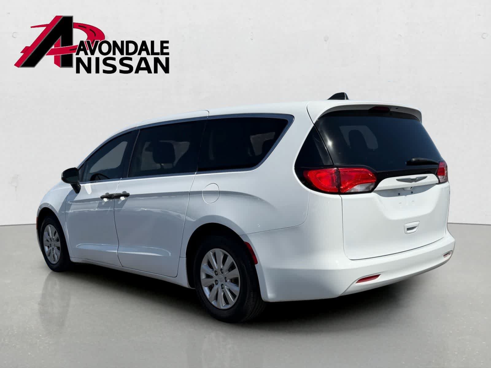 Used 2021 Chrysler Voyager L FWD image 4