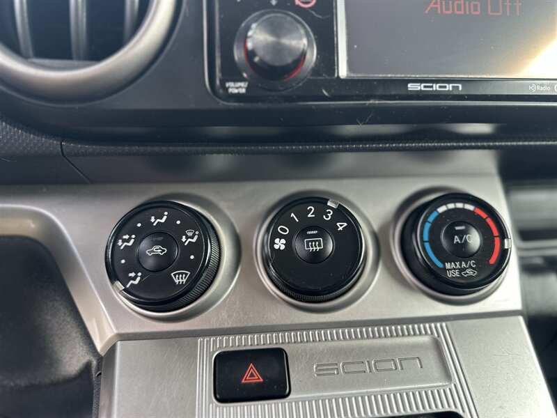 Used 2012 Scion xB FWD image 26