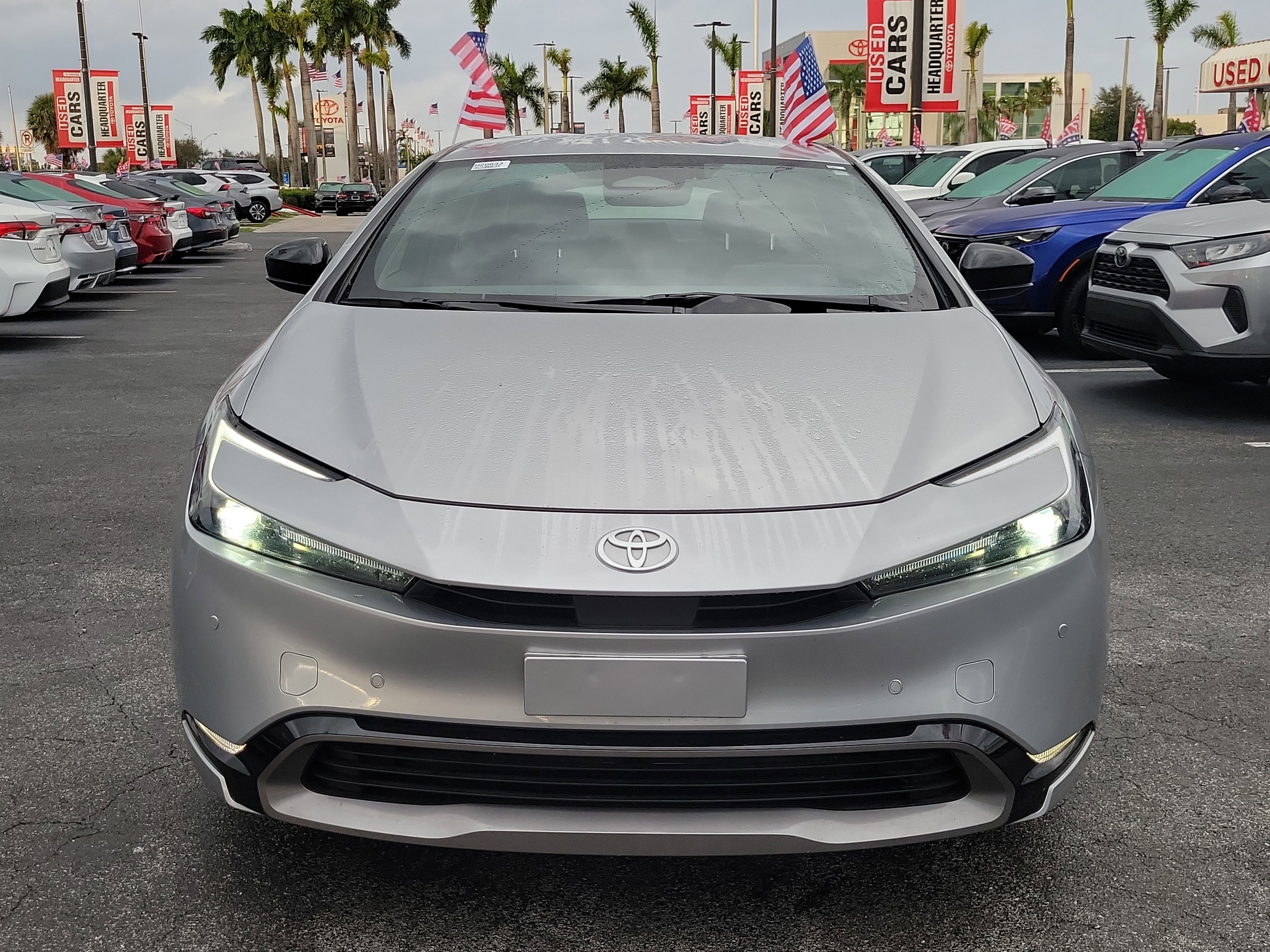 Used 2025 Toyota Prius XLE image 4