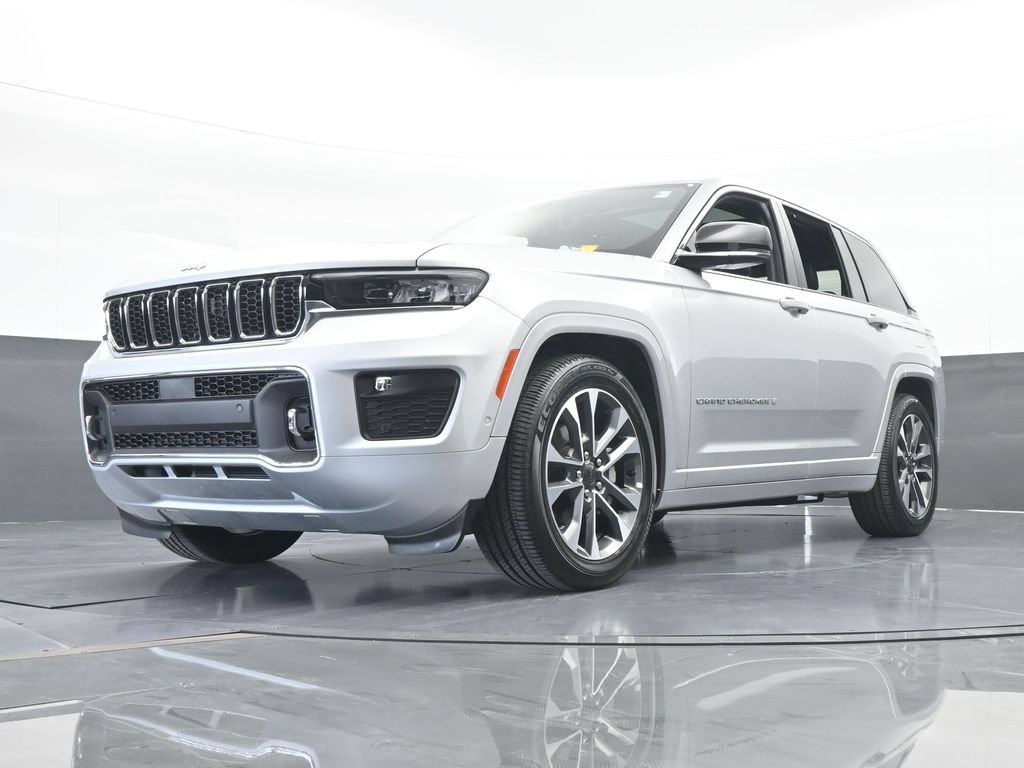 Used 2024 Jeep Grand Cherokee Overland w/ Luxury Tech Group IV AWD/4WD image 63