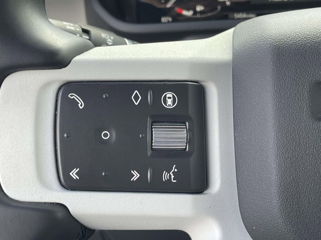 Used 2024 Land Rover Defender 110 X-Dynamic SE image 27