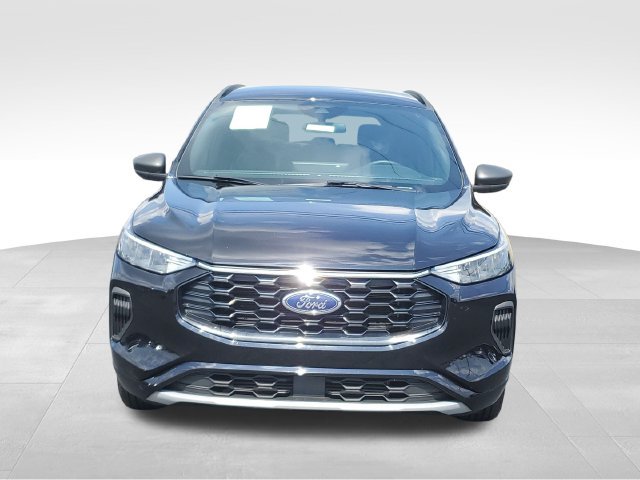 Used 2023 Ford Escape ST-Line w/ Tech Pack #1 AWD/4WD image 2