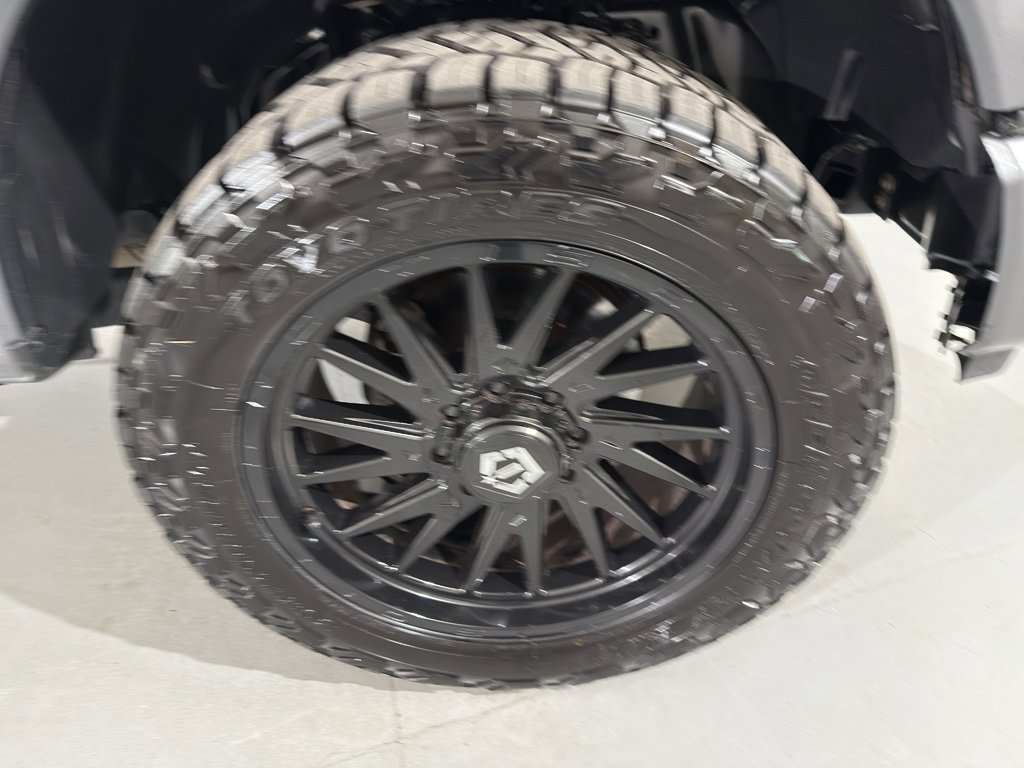 Used 2023 Ford F350 Platinum image 11