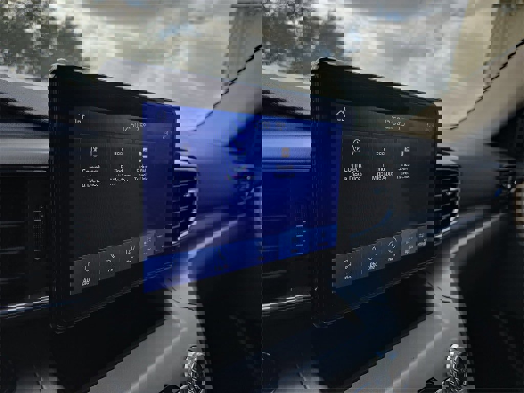 Used 2021 Ford Explorer XLT w/ Equipment Group 202A image 22