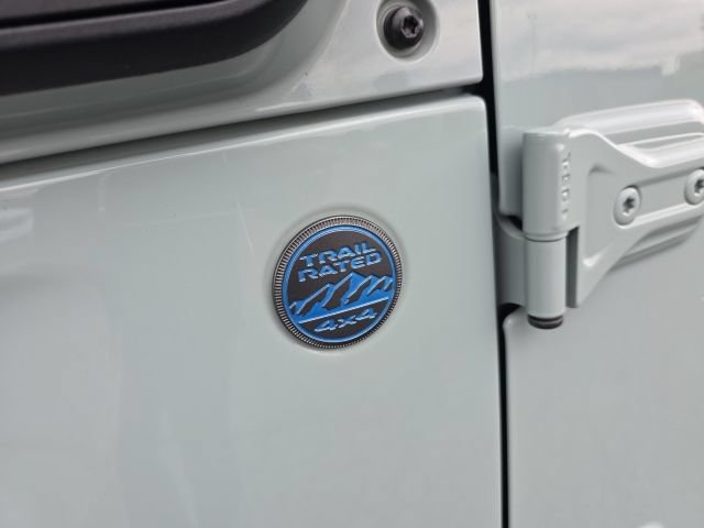Used 2023 Jeep Wrangler Unlimited w/ Sun & Screen Package AWD/4WD image 12