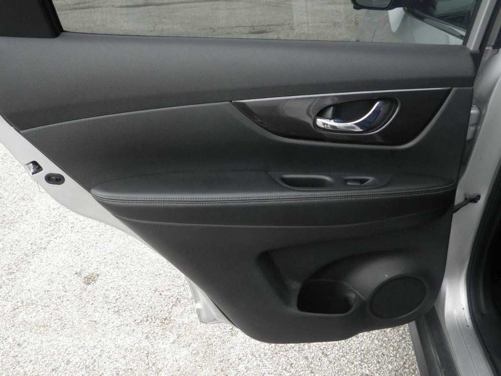 Used 2020 Nissan Rogue SV w/ Sun & Sound Touring Package image 26