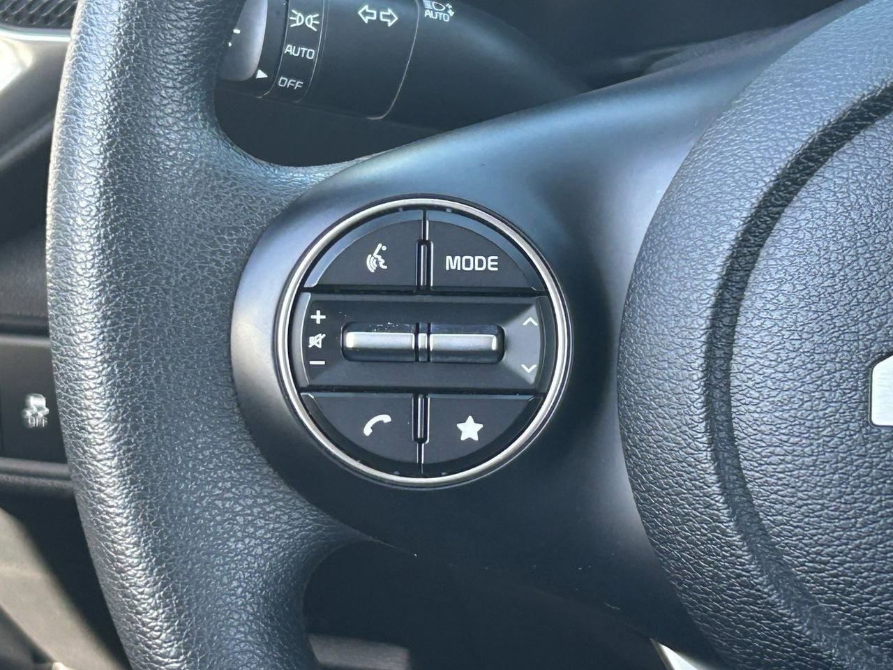 Used 2025 Kia Soul S FWD image 23