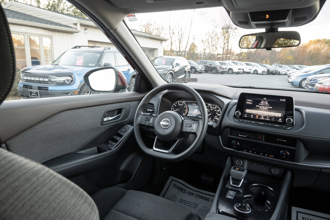 Used 2023 Nissan Rogue SV image 20