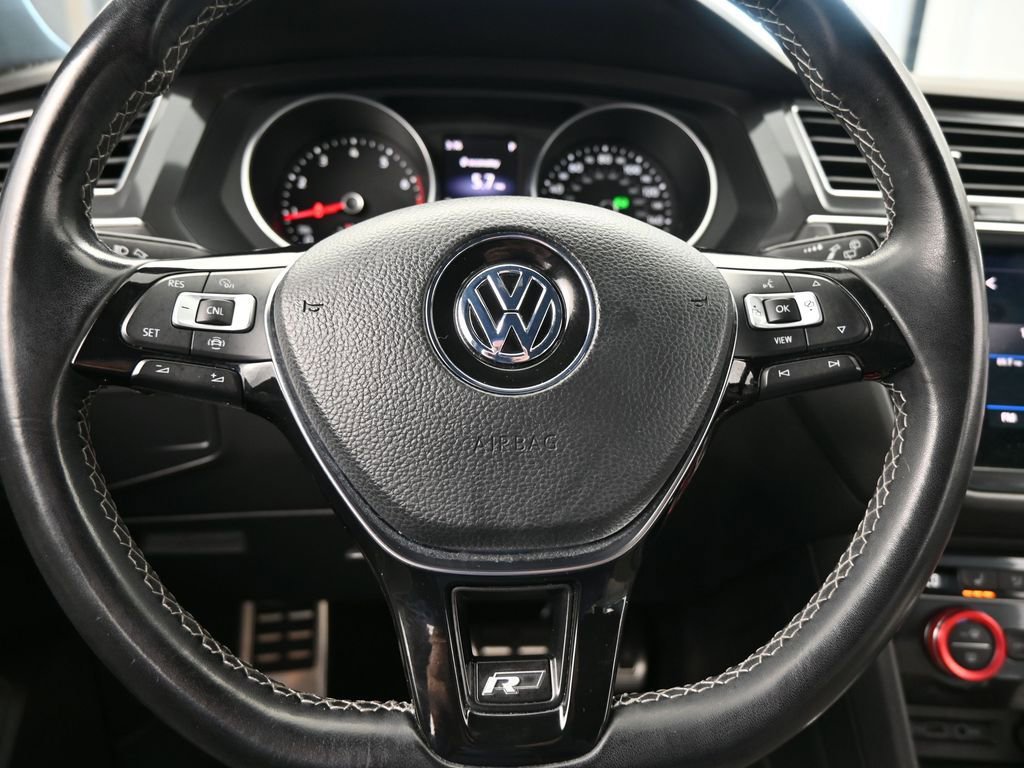 Used 2020 Volkswagen Tiguan SE R-Line image 32