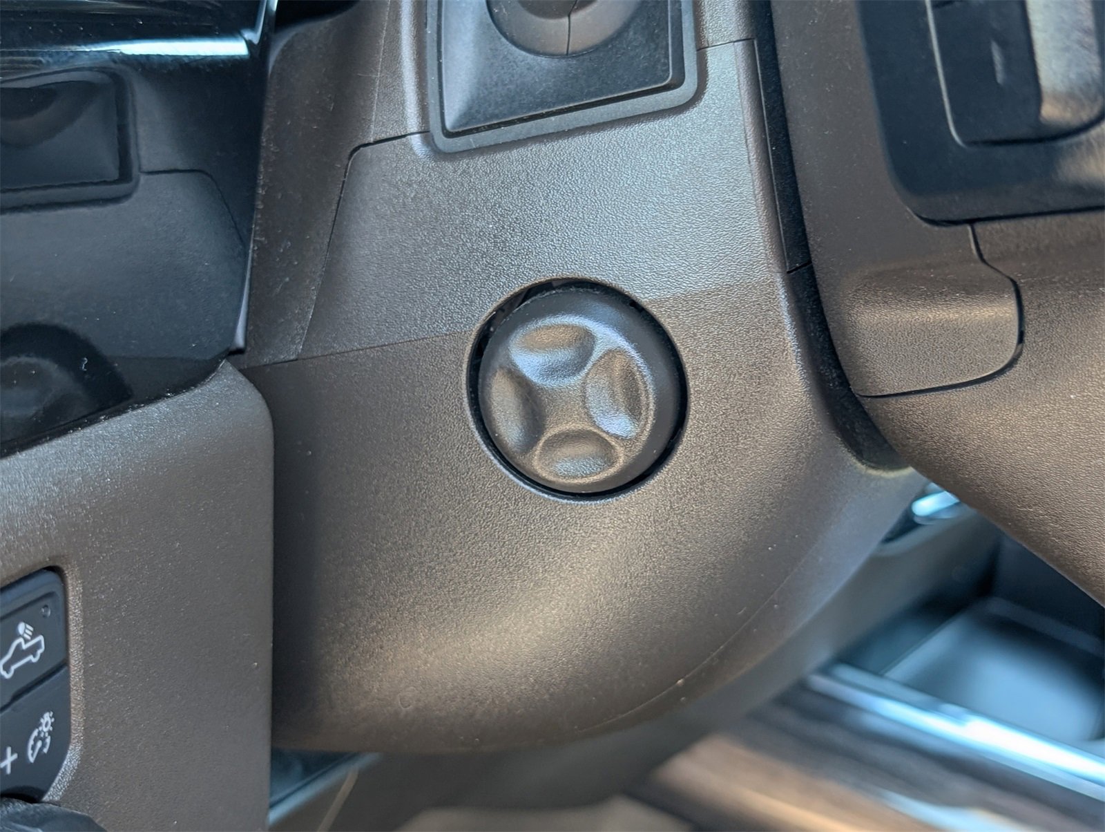 Used 2023 Chevrolet Silverado 1500 LTZ w/ LTZ Premium Package image 32